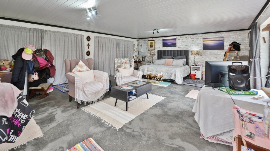 5 Bedroom Property for Sale in Struisbaai Western Cape